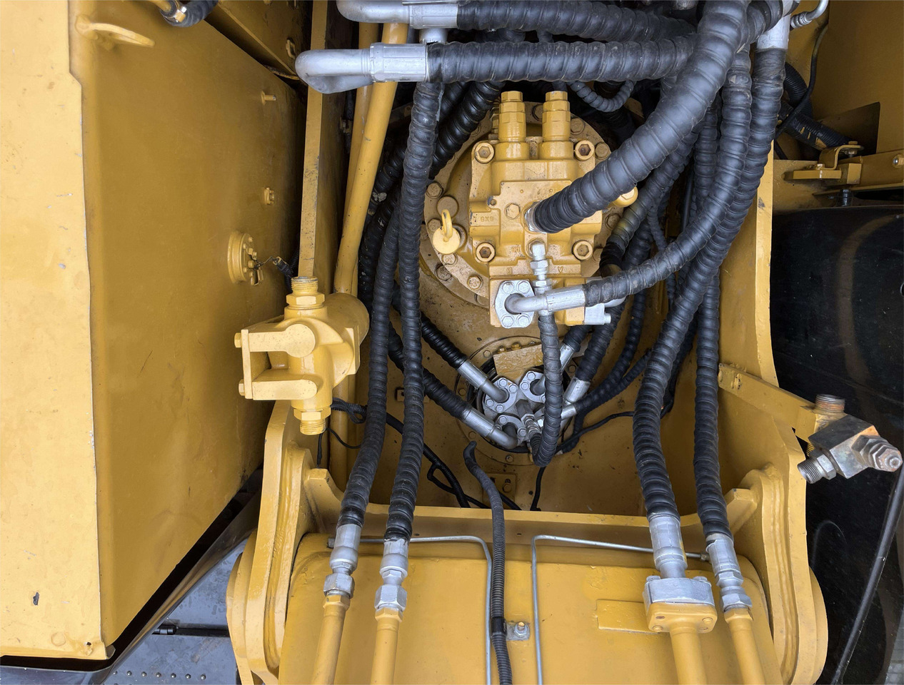 Second Hand Cat Excavator CAT 320D Japan Used Construction Machine 20ton Excavator cat320d - Ekskavatorius: foto 4 Second Hand Cat Excavator CAT 320D Japan Used Construction Machine 20ton Excavator cat320d - Ekskavatorius: foto 4