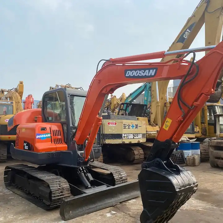 Used Doosan 6ton dx60 dx55 dx75 excavator made in Korea - Vikšrinis ekskavatorius: foto 1 Used Doosan 6ton dx60 dx55 dx75 excavator made in Korea - Vikšrinis ekskavatorius: foto 1