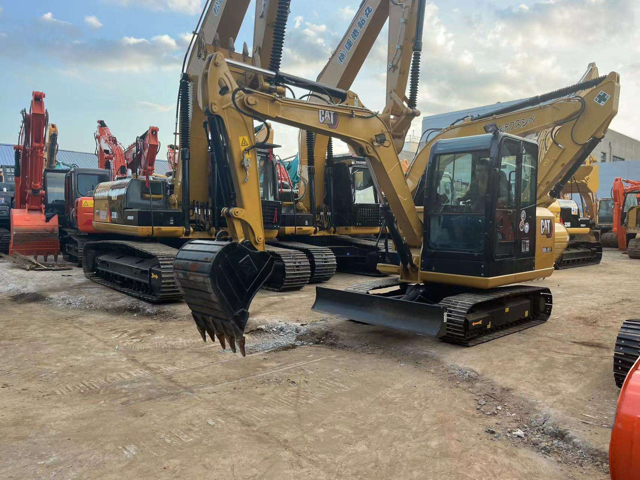 Used construction machine 305.5E2 CAT excavator mini 5 tons excavator in good condition on sale - Vikšrinis ekskavatorius: foto 2 Used construction machine 305.5E2 CAT excavator mini 5 tons excavator in good condition on sale - Vikšrinis ekskavatorius: foto 2