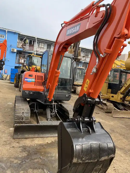 Used excavator Doosan DX60 with excellent working condition on sale Used Doosan DX60 excavator, Doosan DX60 mini excavators - Vikšrinis ekskavatorius: foto 3 Used excavator Doosan DX60 with excellent working condition on sale Used Doosan DX60 excavator, Doosan DX60 mini excavators - Vikšrinis ekskavatorius: foto 3