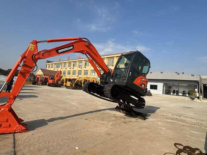 Used excavator doosan dx60 excavators earth-moving machinery doosan dx60 dx80 dx75 dx225 dh60 dh60-7for sale - Vikšrinis ekskavatorius: foto 3 Used excavator doosan dx60 excavators earth-moving machinery doosan dx60 dx80 dx75 dx225 dh60 dh60-7for sale - Vikšrinis ekskavatorius: foto 3
