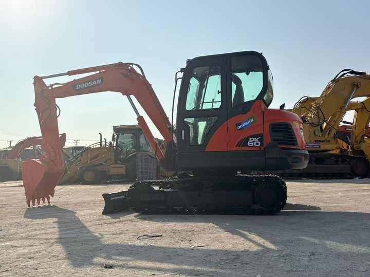 Used excavator doosan dx60 excavators earth-moving machinery doosan dx60 dx80 dx75 dx225 dh60 dh60-7for sale - Vikšrinis ekskavatorius: foto 2 Used excavator doosan dx60 excavators earth-moving machinery doosan dx60 dx80 dx75 dx225 dh60 dh60-7for sale - Vikšrinis ekskavatorius: foto 2