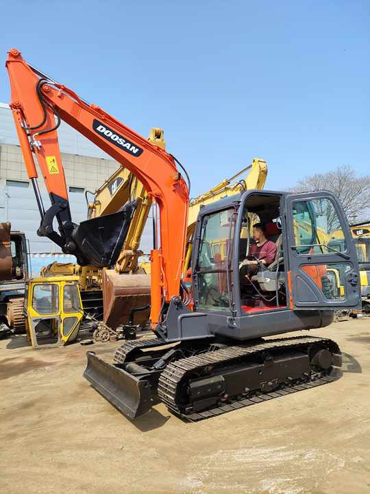 Used excavator doosan dx60 excavators machinery doosan dx60 dx80 dx75 dx225 dh60 dh60-7 excavator - Vikšrinis ekskavatorius: foto 3 Used excavator doosan dx60 excavators machinery doosan dx60 dx80 dx75 dx225 dh60 dh60-7 excavator - Vikšrinis ekskavatorius: foto 3