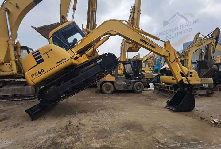 Used komatsu Pc60-7 Crawler Excavator 6 Ton Excavator In Shanghai China For Sale PC 60 60-7 PC60 PC78 excavator - Vikšrinis ekskavatorius: foto 2 Used komatsu Pc60-7 Crawler Excavator 6 Ton Excavator In Shanghai China For Sale PC 60 60-7 PC60 PC78 excavator - Vikšrinis ekskavatorius: foto 2