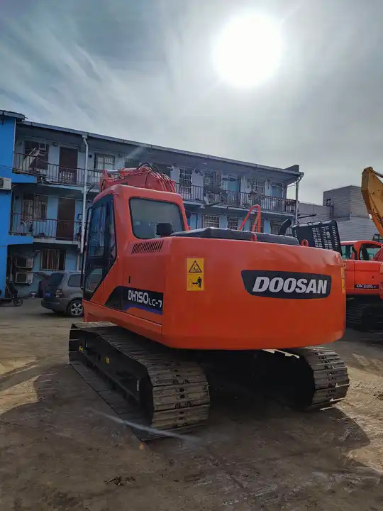 Well-maintained Cheap Price Korea Original Used Doosan Dh150,Dh150lc-7 Crawler Excavator in Shanghai - Vikšrinis ekskavatorius: foto 2 Well-maintained Cheap Price Korea Original Used Doosan Dh150,Dh150lc-7 Crawler Excavator in Shanghai - Vikšrinis ekskavatorius: foto 2
