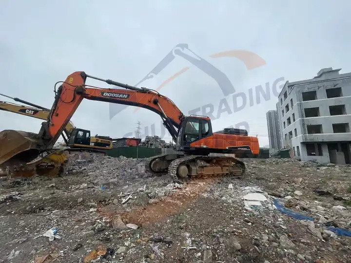 Low price Used Doosan excavator DX520LC-9C in good condition for sale - Vikšrinis ekskavatorius: foto 4 Low price Used Doosan excavator DX520LC-9C in good condition for sale - Vikšrinis ekskavatorius: foto 4