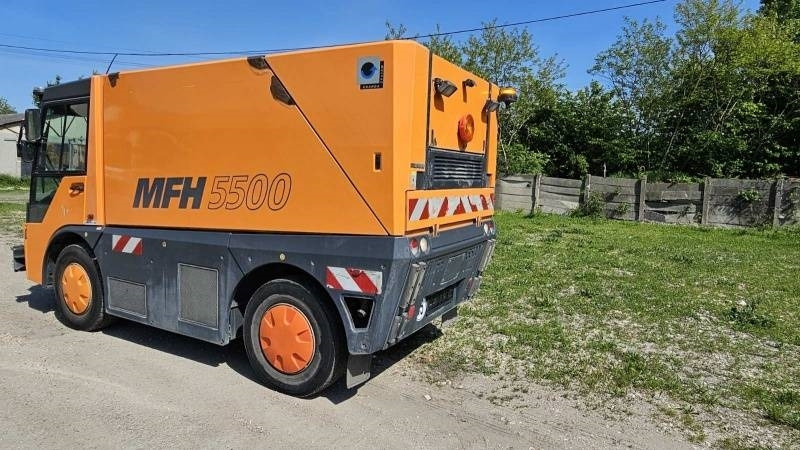 Mfh 5500 sweeper - with air conditionier - Gatvių šlavimo mašina: foto 4 Mfh 5500 sweeper - with air conditionier - Gatvių šlavimo mašina: foto 4