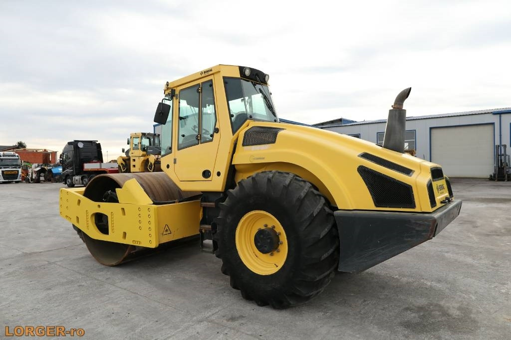 Bomag BW 216 D H-4 - Kompaktorius: foto 2 Bomag BW 216 D H-4 - Kompaktorius: foto 2