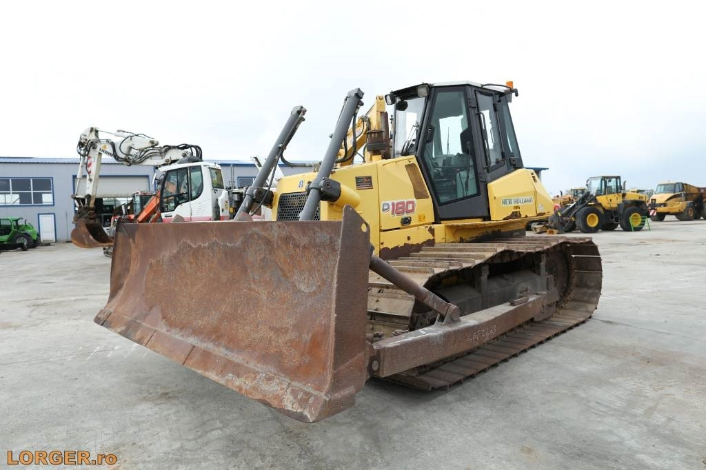 New Holland D 180 - Buldozeris: foto 4 New Holland D 180 - Buldozeris: foto 4