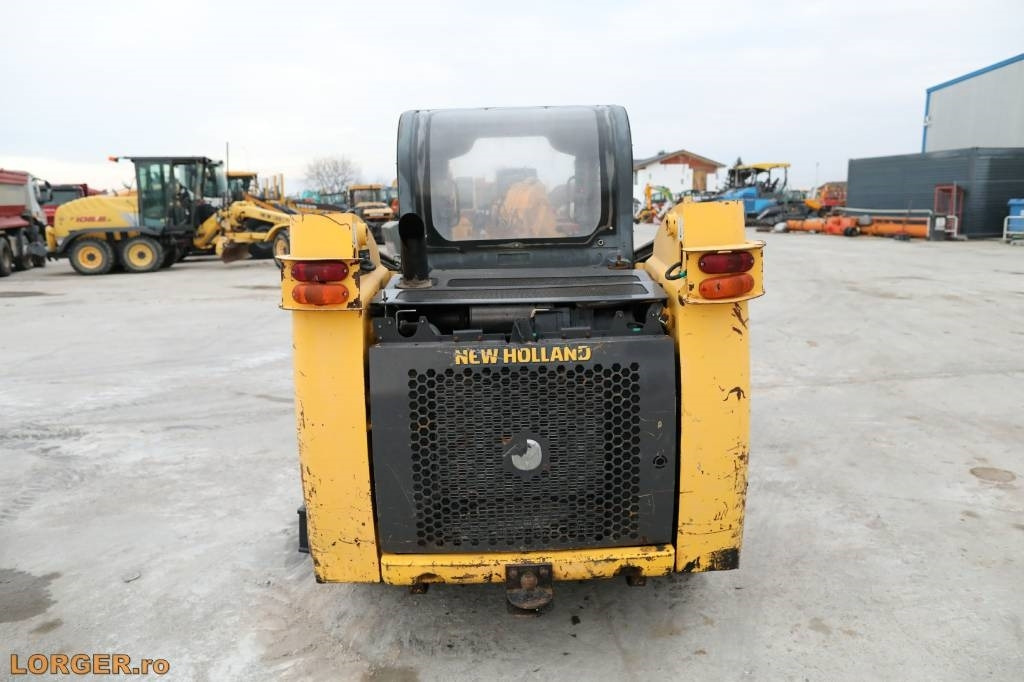 Mini krautuvas New Holland L 215: foto 6