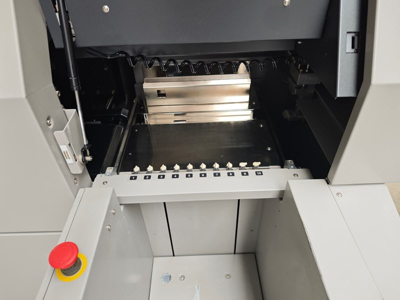 Horizon HT-30 | 2005 | 1.65 Mio - Popieriaus pjaustymo mašina: foto 3 Horizon HT-30 | 2005 | 1.65 Mio - Popieriaus pjaustymo mašina: foto 3