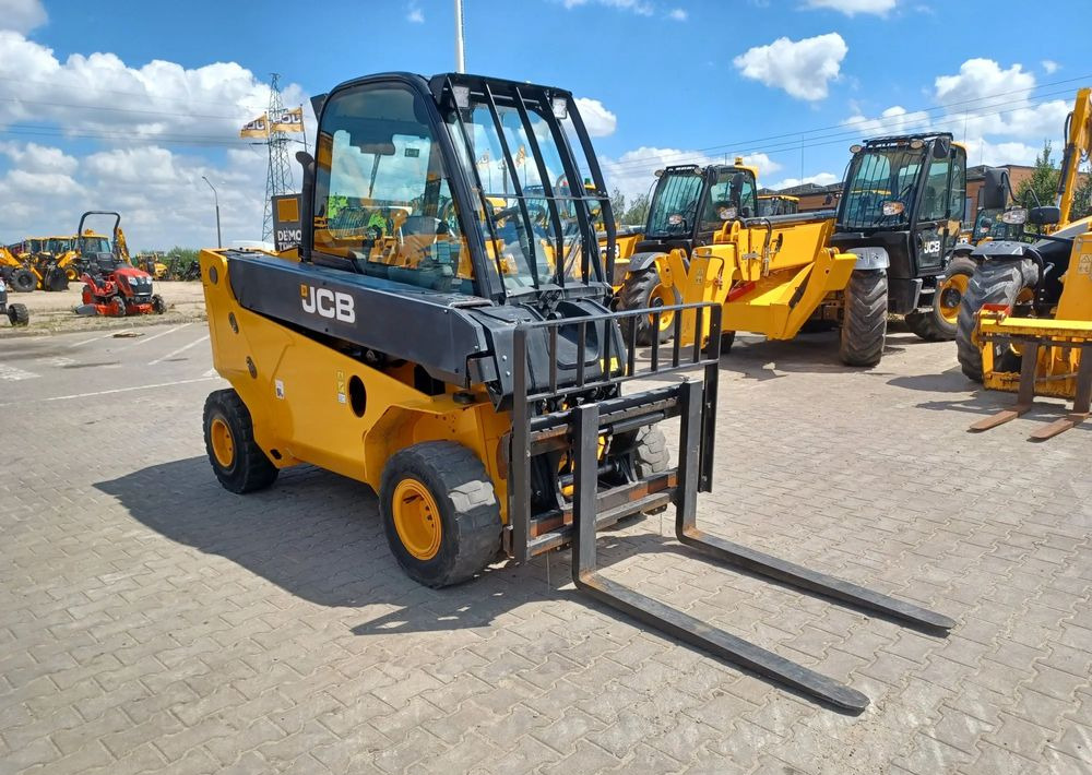 JCB TLT 35-26D - Dyzelinis krautuvas, Teleskopinis krautuvas: foto 2 JCB TLT 35-26D - Dyzelinis krautuvas, Teleskopinis krautuvas: foto 2