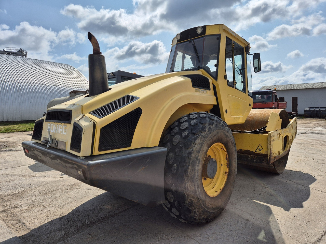 BOMAG BW211 D-4 - Kompaktorius: foto 4 BOMAG BW211 D-4 - Kompaktorius: foto 4
