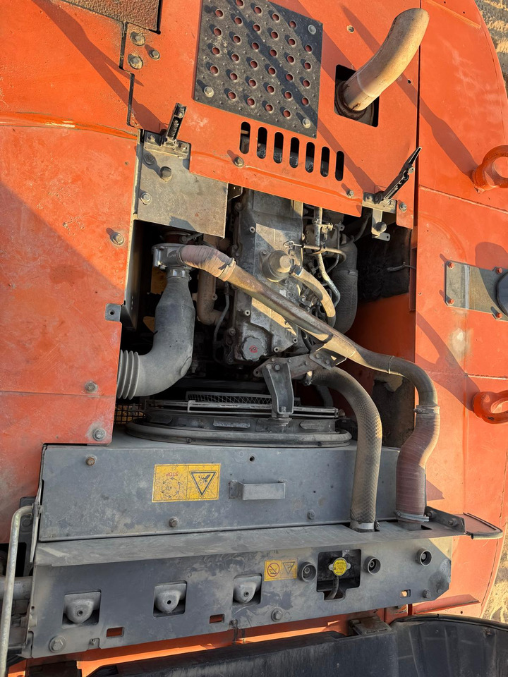 HITACHI ZX250LC-3 - Vikšrinis ekskavatorius: foto 4 HITACHI ZX250LC-3 - Vikšrinis ekskavatorius: foto 4