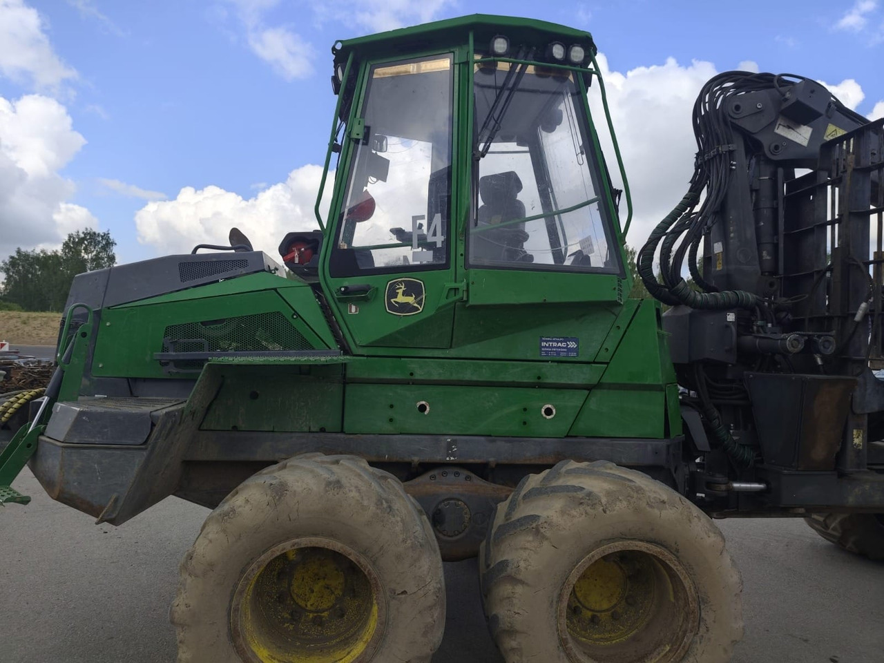 JOHN DEERE 910G - Forvarderis: foto 2 JOHN DEERE 910G - Forvarderis: foto 2