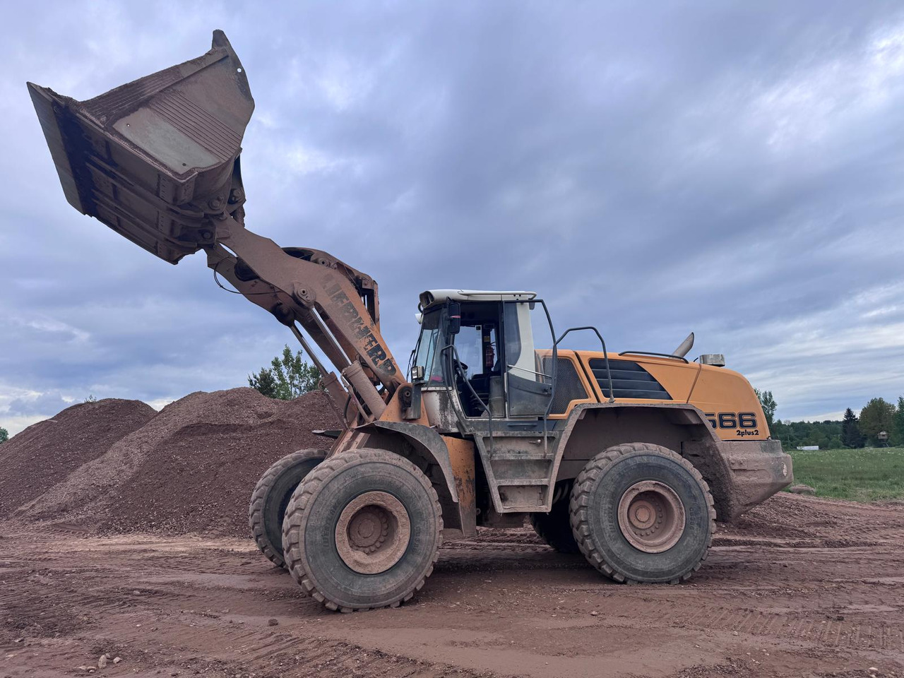 LIEBHERR L566 - Ekskavatorius-krautuvas: foto 2 LIEBHERR L566 - Ekskavatorius-krautuvas: foto 2