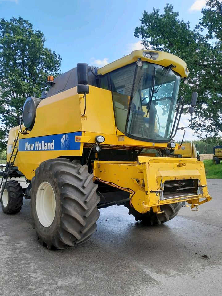 New Holland TC5070 - Derliaus nuėmimo kombainas: foto 1 New Holland TC5070 - Derliaus nuėmimo kombainas: foto 1