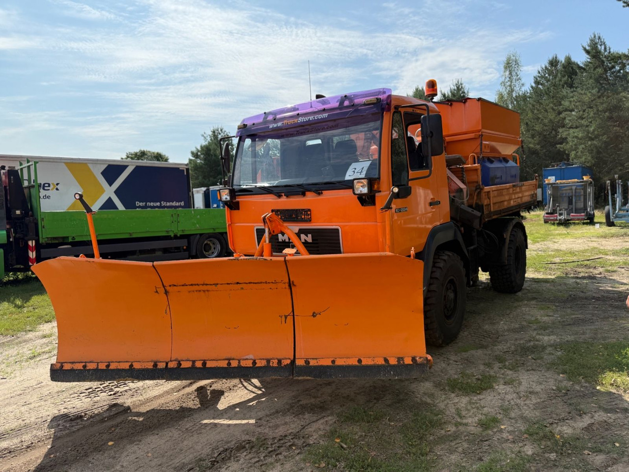 Savivartis sunkvežimis, Sunkvežimis su kranu MAN 10.224  Atlas Kran Salzstreuer 4X4: foto 9