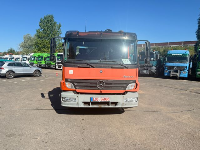 Mercedes-Benz Atego 1223 mit Kran MKG HLK 76 - Platforminis/ Bortinis sunkvežimis, Sunkvežimis su kranu: foto 1 Mercedes-Benz Atego 1223 mit Kran MKG HLK 76 - Platforminis/ Bortinis sunkvežimis, Sunkvežimis su kranu: foto 1