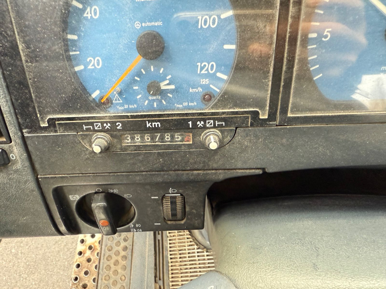 Savivartis sunkvežimis, Sunkvežimis su kranu Mercedes-Benz Atego  1828  4x4 Kipper-Kran Atlas: foto 14