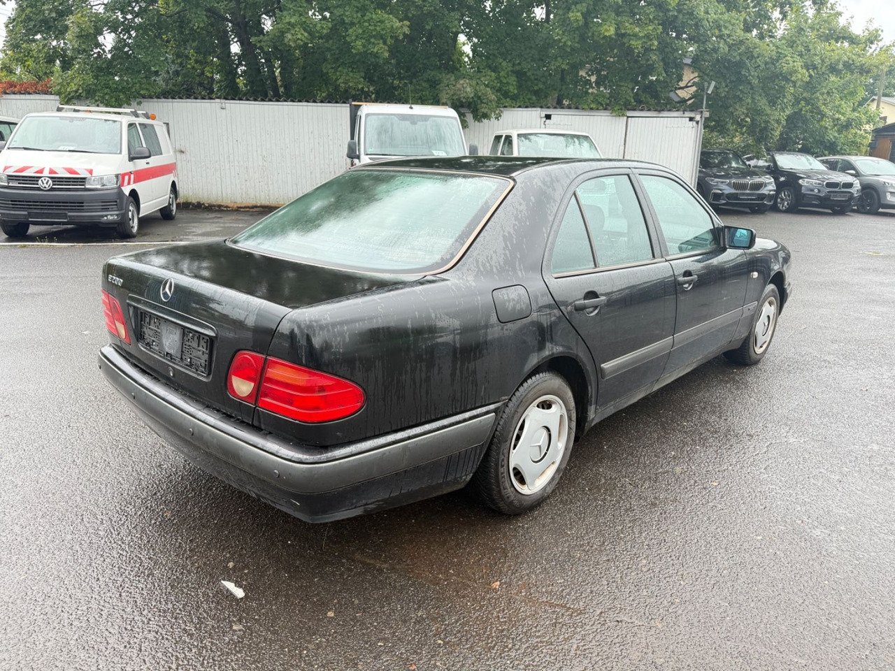Sedanas Mercedes-Benz E 200: foto 7