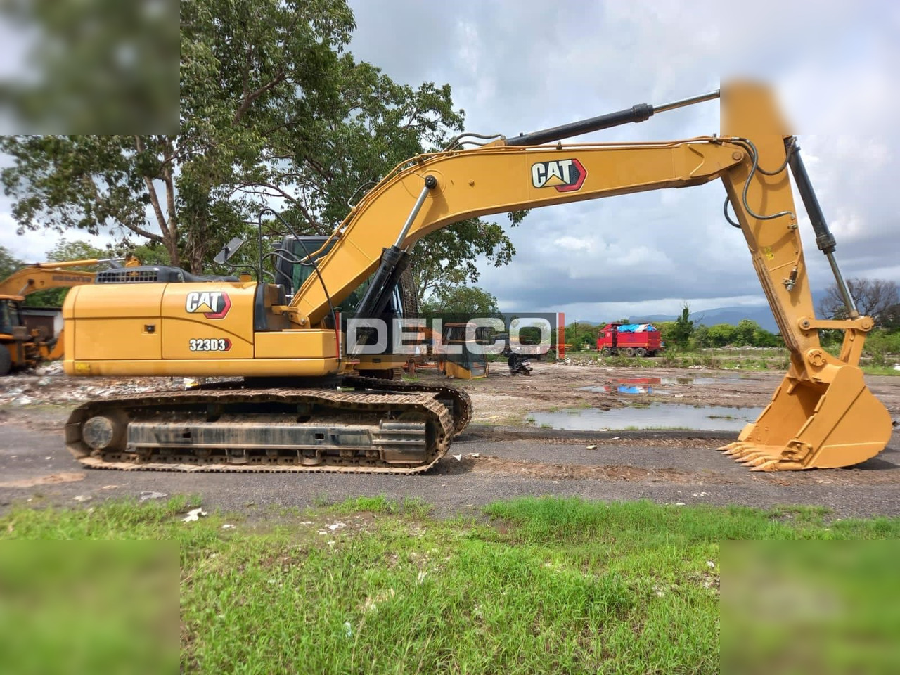 CATERPILLAR 323D3 - Vikšrinis ekskavatorius: foto 1 CATERPILLAR 323D3 - Vikšrinis ekskavatorius: foto 1