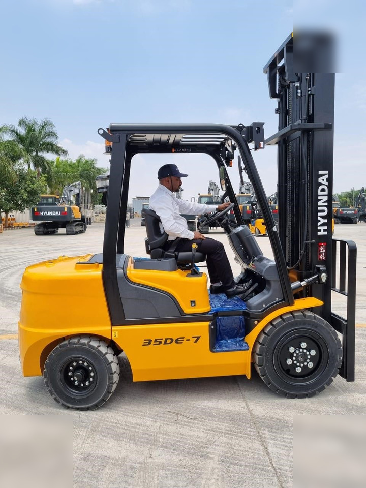 HYUNDAI 35DE-7 - Šakinis krautuvas: foto 2 HYUNDAI 35DE-7 - Šakinis krautuvas: foto 2