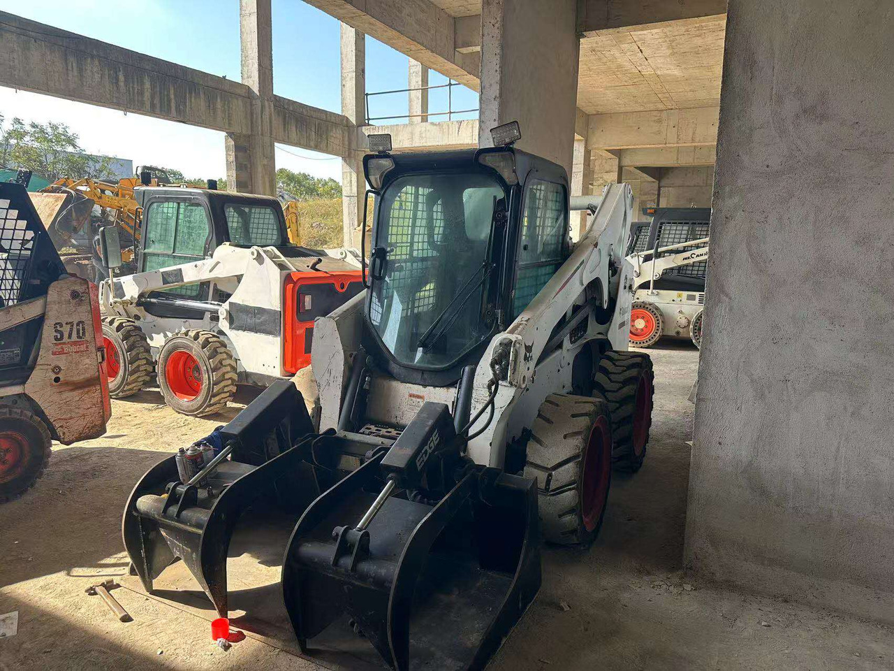 Bobcat S750 - Mini krautuvas: foto 1 Bobcat S750 - Mini krautuvas: foto 1