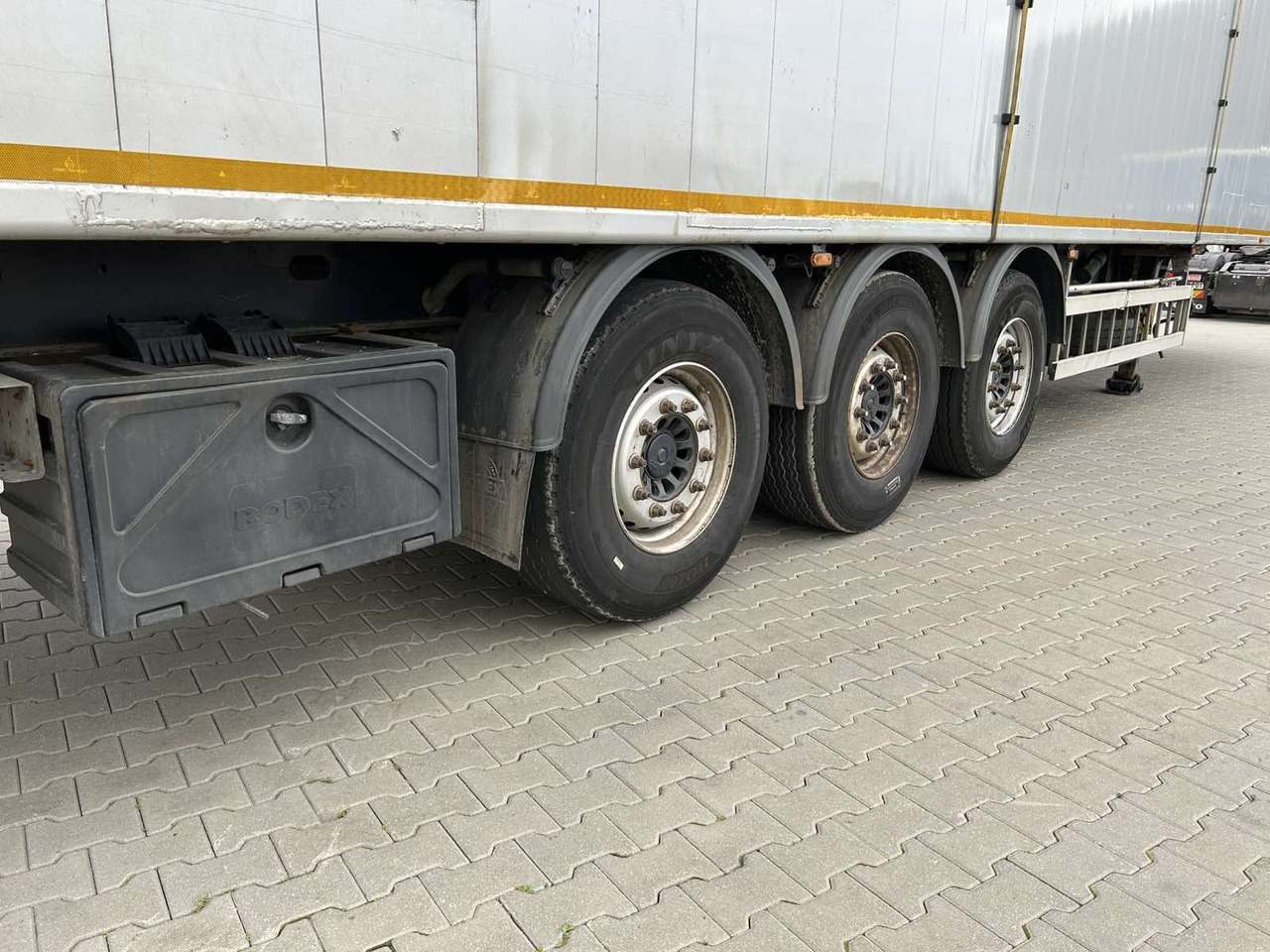 Su slankiojanciomis grindimis puspriekabė BODEX KIS 3F: foto 11 Su slankiojanciomis grindimis puspriekabė BODEX KIS 3F: foto 11