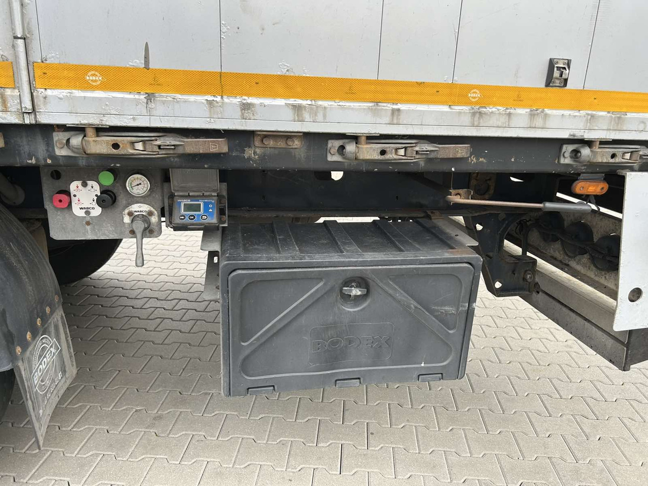 Su slankiojanciomis grindimis puspriekabė BODEX KIS 3F: foto 12 Su slankiojanciomis grindimis puspriekabė BODEX KIS 3F: foto 12