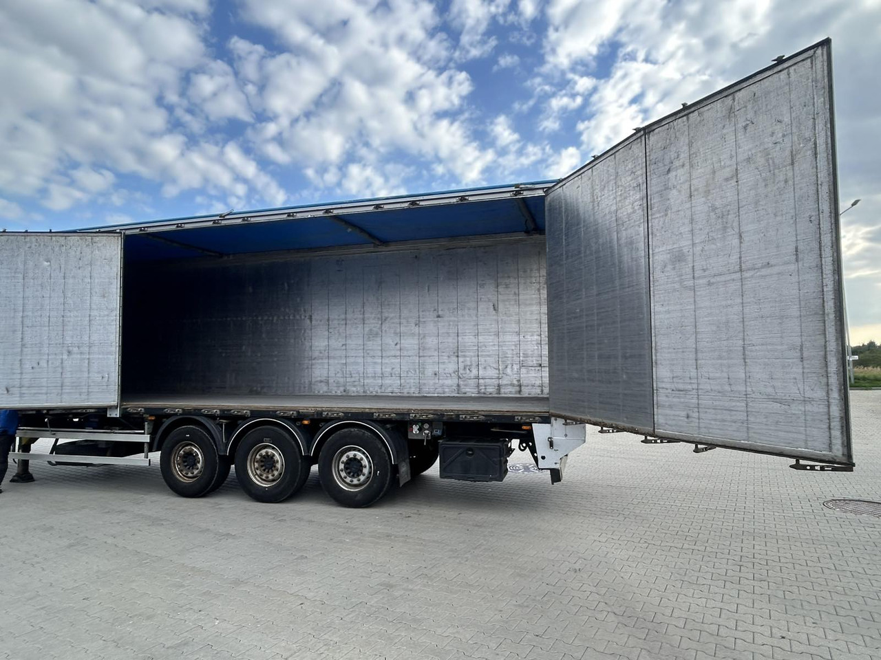 Su slankiojanciomis grindimis puspriekabė BODEX KIS 3F: foto 10 Su slankiojanciomis grindimis puspriekabė BODEX KIS 3F: foto 10