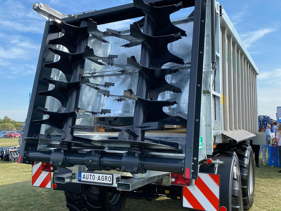 Auto-Agro Miststreuer / Manure spreader / Epandeur à fumier / Rimorchio spandiconcime / Разбрасыватель органических удобрений / Rozrzutnik obornika Tandem N268 - Mėšlo kratytuvas: foto 4 Auto-Agro Miststreuer / Manure spreader / Epandeur à fumier / Rimorchio spandiconcime / Разбрасыватель органических удобрений / Rozrzutnik obornika Tandem N268 - Mėšlo kratytuvas: foto 4