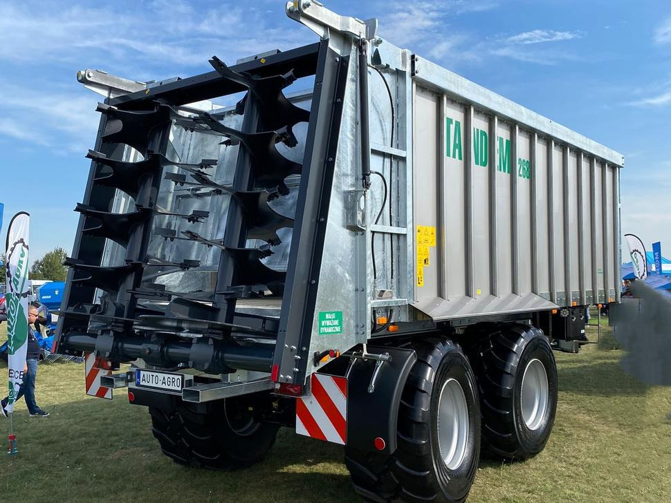 Auto-Agro Miststreuer / Manure spreader / Epandeur à fumier / Rimorchio spandiconcime / Разбрасыватель органических удобрений / Rozrzutnik obornika Tandem N268 - Mėšlo kratytuvas: foto 1 Auto-Agro Miststreuer / Manure spreader / Epandeur à fumier / Rimorchio spandiconcime / Разбрасыватель органических удобрений / Rozrzutnik obornika Tandem N268 - Mėšlo kratytuvas: foto 1