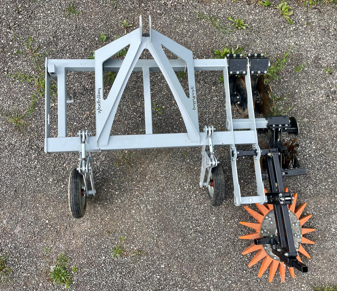 Berrypark Roll- und Fingerhacke / Orchard Weeder / Sarcleuse arboricole / Pielnik sadowniczy - Kultivatorius: foto 4 Berrypark Roll- und Fingerhacke / Orchard Weeder / Sarcleuse arboricole / Pielnik sadowniczy - Kultivatorius: foto 4