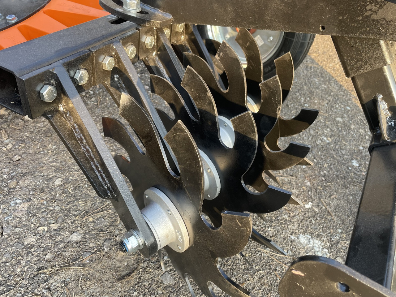 Berrypark Roll- und Fingerhacke / Orchard Weeder / Sarcleuse arboricole / Pielnik sadowniczy - Kultivatorius: foto 5 Berrypark Roll- und Fingerhacke / Orchard Weeder / Sarcleuse arboricole / Pielnik sadowniczy - Kultivatorius: foto 5