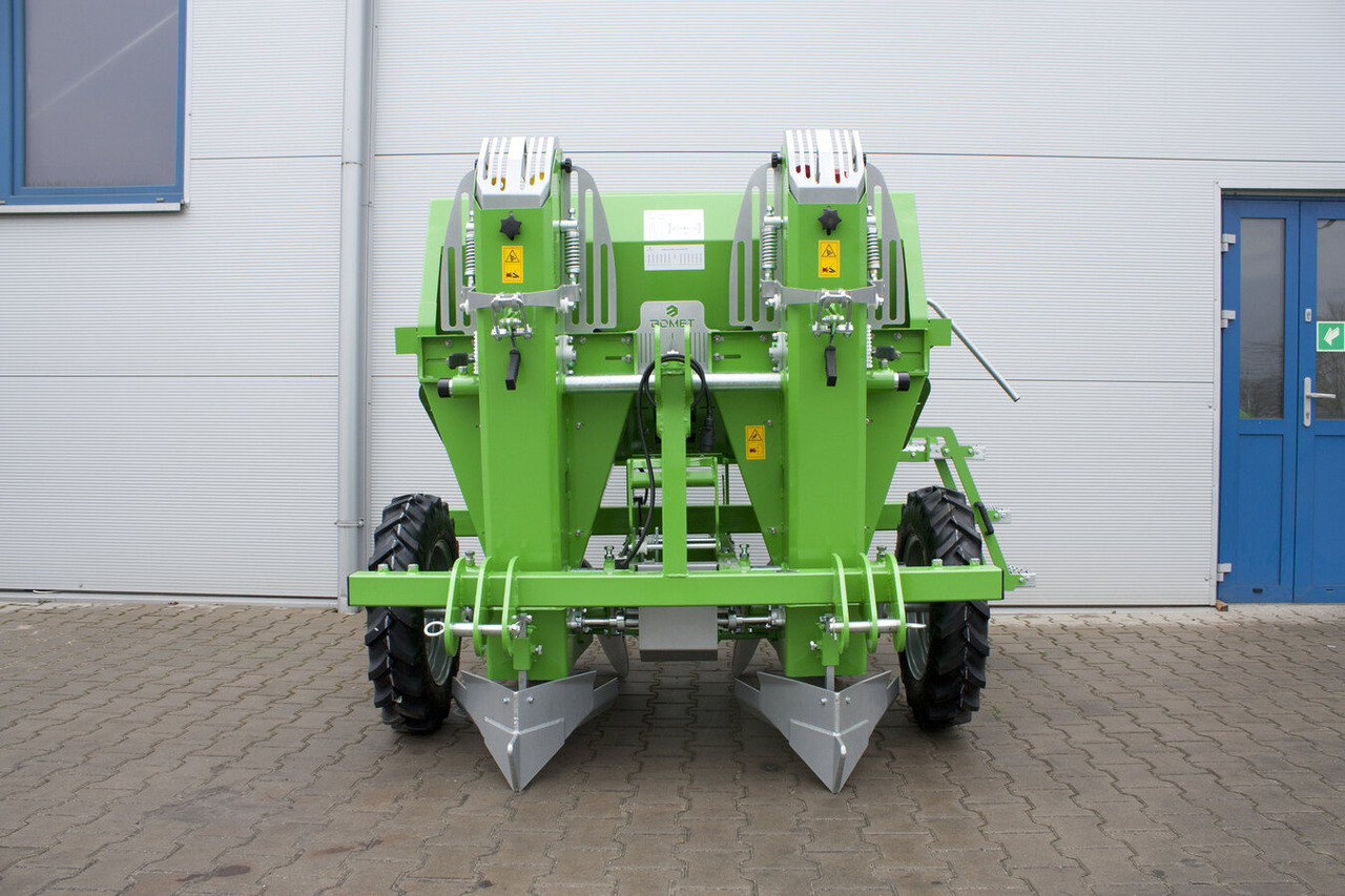 Bomet Kartoffelpflanzmaschine / Potato planter / Planteuse de pomme de terre / Piantapatate / Sadzarka ziemniaków - Bulvių sodinamoji: foto 4 Bomet Kartoffelpflanzmaschine / Potato planter / Planteuse de pomme de terre / Piantapatate / Sadzarka ziemniaków - Bulvių sodinamoji: foto 4