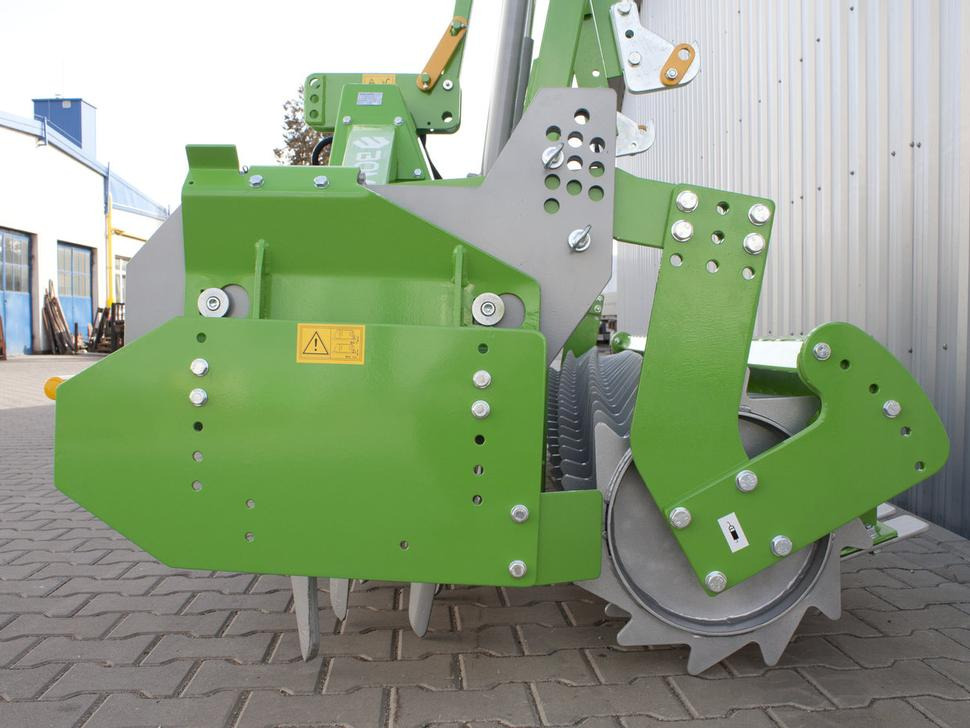 Bomet Kreiselegge / Power harrow / Herse rotative / Erpice rotante / Grada rotativa / Brona wirnikowa 3 m - Rotorinis kultivatorius: foto 4 Bomet Kreiselegge / Power harrow / Herse rotative / Erpice rotante / Grada rotativa / Brona wirnikowa 3 m - Rotorinis kultivatorius: foto 4