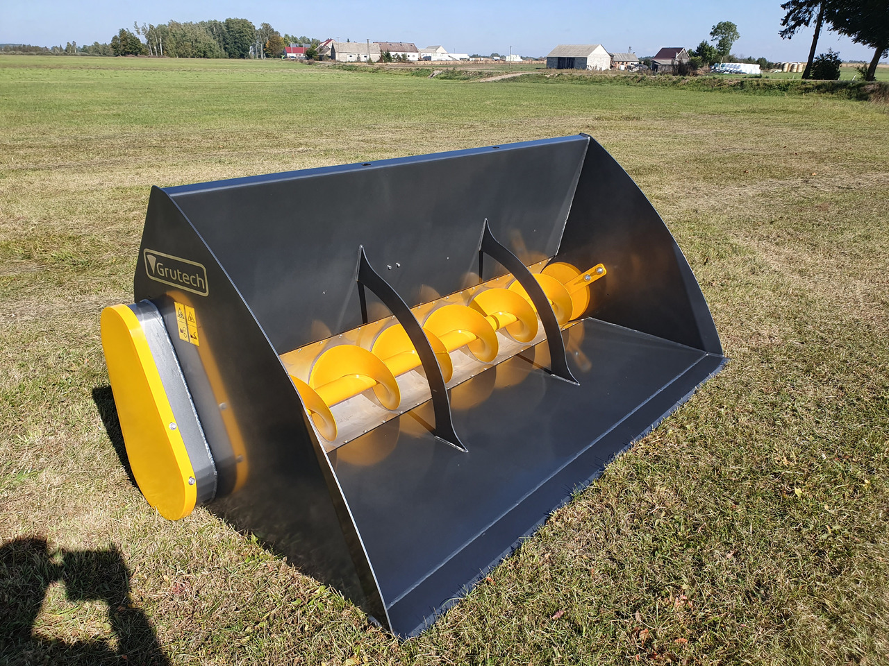 Grutech Futterverteiler / Bucket with screw / Godet avec vis / Cazo con sinfín / Benna con coclea / Ковш со шнеком / Łyżka ze ślimakiem 1,6 m - Krautuvo kaušas - Žemės ūkio technika: foto 3 Grutech Futterverteiler / Bucket with screw / Godet avec vis / Cazo con sinfín / Benna con coclea / Ковш со шнеком / Łyżka ze ślimakiem 1,6 m - Krautuvo kaušas - Žemės ūkio technika: foto 3