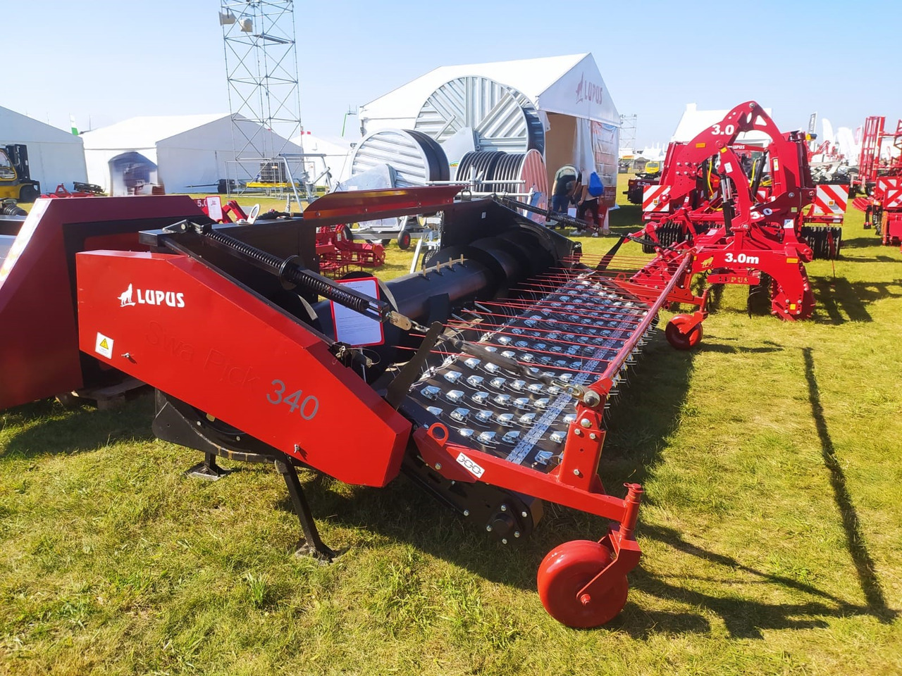 Nauja Įranga už kombainai Lupus Schwadaufnehmer / Pickup header / Ramasseurs d'andains / Recogedor de hileras / Raccoglitore di andane / Подборщик валков / Podbieracz pokosów 3,4 m: foto 11 Nauja Įranga už kombainai Lupus Schwadaufnehmer / Pickup header / Ramasseurs d'andains / Recogedor de hileras / Raccoglitore di andane / Подборщик валков / Podbieracz pokosów 3,4 m: foto 11