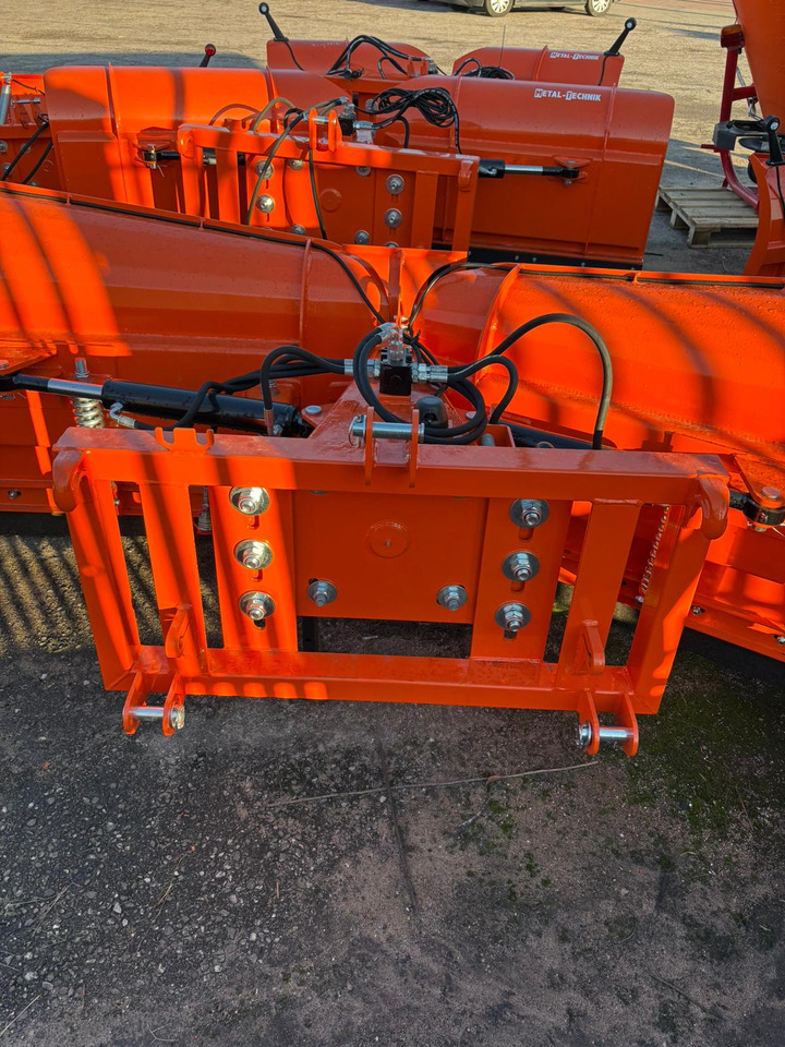METAL-TECHNIK Schneeschild / Snow plow / Lame à neige / Sgombraneve dritto / Снегоочистель / Pług odśnieżny 3 m - Sniego peilis - Sniego peilis: foto 4 METAL-TECHNIK Schneeschild / Snow plow / Lame à neige / Sgombraneve dritto / Снегоочистель / Pług odśnieżny 3 m - Sniego peilis - Sniego peilis: foto 4