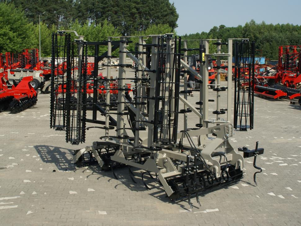 ROLEX Saatbettkombination / Hydraulically cultivator / Vibroculteur / Aggregato di coltivazione / Почвообрабатывающий гидравлический складывающийся агрегат / Agregat uprawowy hydraulicznie składany - Kultivatorius: foto 1 ROLEX Saatbettkombination / Hydraulically cultivator / Vibroculteur / Aggregato di coltivazione / Почвообрабатывающий гидравлический складывающийся агрегат / Agregat uprawowy hydraulicznie składany - Kultivatorius: foto 1