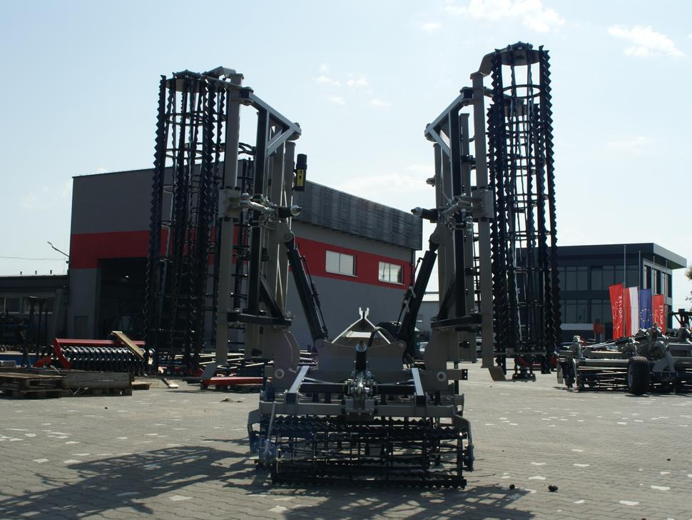 ROLEX Saatbettkombination / Hydraulically cultivator / Vibroculteur / Aggregato di coltivazione / Почвообрабатывающий гидравлический складывающийся агрегат / Agregat uprawowy hydraulicznie składany - Kultivatorius: foto 3 ROLEX Saatbettkombination / Hydraulically cultivator / Vibroculteur / Aggregato di coltivazione / Почвообрабатывающий гидравлический складывающийся агрегат / Agregat uprawowy hydraulicznie składany - Kultivatorius: foto 3