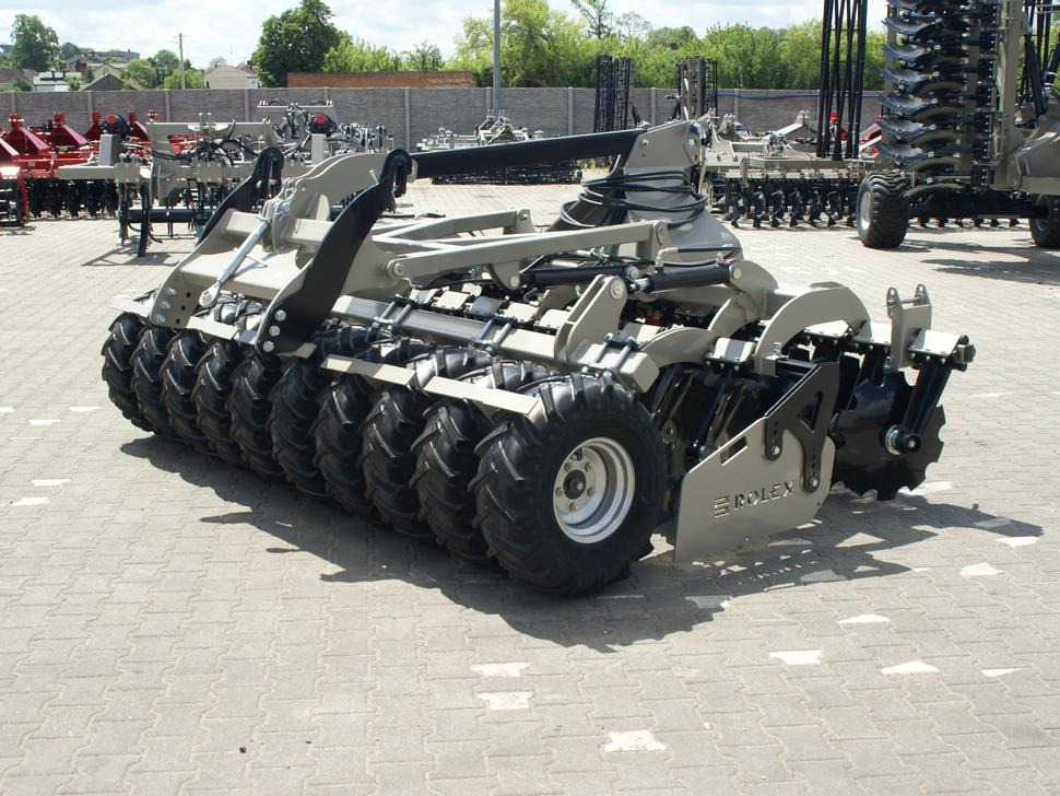 Nauja Diskiniai skutikai ROLEX Scheibenegge /  Disc harrow with hydropack and tire roller / Dechaumeur à disques / Erpice a dischi / Дисковая борона с гидропаком и колёсным катком / Agregat talerzowy uprawowy z hydropackiem i: foto 10