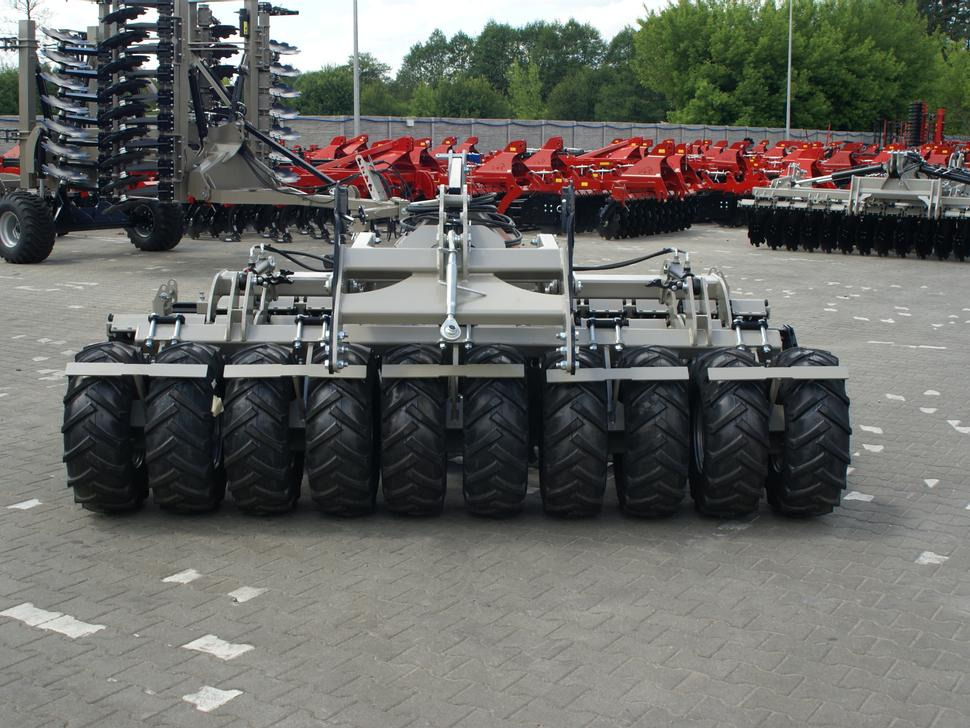 Nauja Diskiniai skutikai ROLEX Scheibenegge /  Disc harrow with hydropack and tire roller / Dechaumeur à disques / Erpice a dischi / Дисковая борона с гидропаком и колёсным катком / Agregat talerzowy uprawowy z hydropackiem i: foto 13