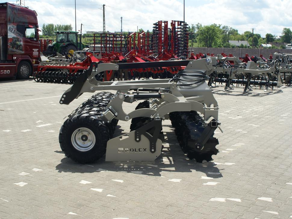 Nauja Diskiniai skutikai ROLEX Scheibenegge /  Disc harrow with hydropack and tire roller / Dechaumeur à disques / Erpice a dischi / Дисковая борона с гидропаком и колёсным катком / Agregat talerzowy uprawowy z hydropackiem i: foto 8