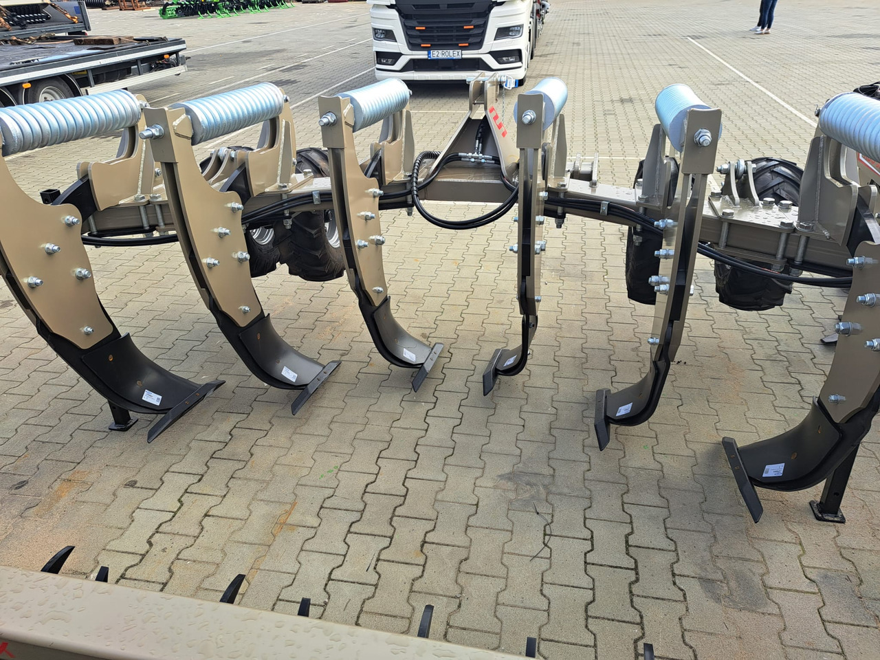 ROLEX Tiefenlockerer / Subsoiler / Décompacteur / Subsolador / Dissodatori / Глубокорыхлитель тип V / Głębosz typ V 3 m - Giluminis purentuvas: foto 3 ROLEX Tiefenlockerer / Subsoiler / Décompacteur / Subsolador / Dissodatori / Глубокорыхлитель тип V / Głębosz typ V 3 m - Giluminis purentuvas: foto 3