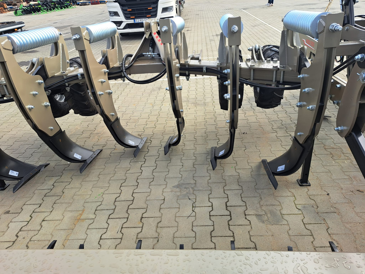 ROLEX Tiefenlockerer / Subsoiler / Décompacteur / Subsolador / Dissodatori / Глубокорыхлитель тип V / Głębosz typ V 3 m - Giluminis purentuvas: foto 4 ROLEX Tiefenlockerer / Subsoiler / Décompacteur / Subsolador / Dissodatori / Глубокорыхлитель тип V / Głębosz typ V 3 m - Giluminis purentuvas: foto 4