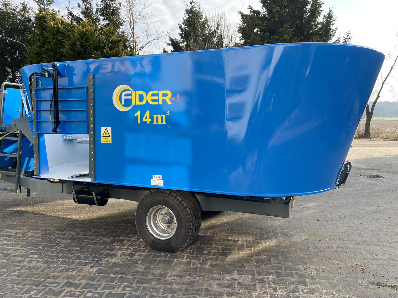 ZAMET Futtermischwagen / Feed mixer / Melangeuse / Carro miscelatore / Vagoneta 2 sinfines / Кормораздатчик 2 шнека / Wóz paszowy 14 m3 - Pašarų maišytuvas: foto 3 ZAMET Futtermischwagen / Feed mixer / Melangeuse / Carro miscelatore / Vagoneta 2 sinfines / Кормораздатчик 2 шнека / Wóz paszowy 14 m3 - Pašarų maišytuvas: foto 3