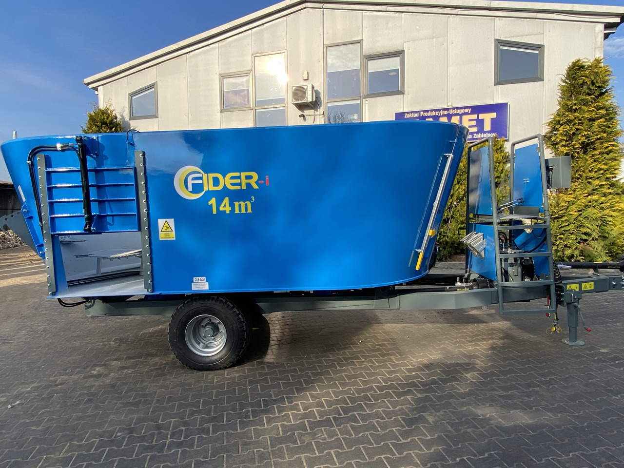 ZAMET Futtermischwagen / Feed mixer / Melangeuse / Carro miscelatore / Vagoneta 2 sinfines / Кормораздатчик 2 шнека / Wóz paszowy 14 m3 - Pašarų maišytuvas: foto 1 ZAMET Futtermischwagen / Feed mixer / Melangeuse / Carro miscelatore / Vagoneta 2 sinfines / Кормораздатчик 2 шнека / Wóz paszowy 14 m3 - Pašarų maišytuvas: foto 1