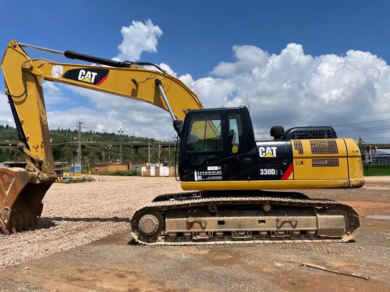 CATERPILLAR 330D2L - Vikšrinis ekskavatorius: foto 1 CATERPILLAR 330D2L - Vikšrinis ekskavatorius: foto 1